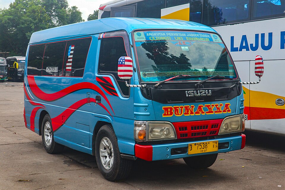 Bus Pariwisata Palembang Medium 30 seat AKAD TRAVEL